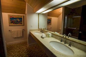 Отель The Delphi Club At Rolling Harbour Sandy Point Экстерьер фото